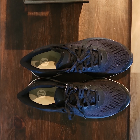 Lululemon Blk running shoe - womans sz 10. - Picture 2 of 8